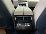 Электромобиль Zeekr 001 YOU 100 kWh AWD, управление климатической установкой и мультимедиа задних пассажиров