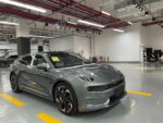 Электромобиль Zeekr 001 YOU 100 kWh AWD, вид спереди, правая сторона