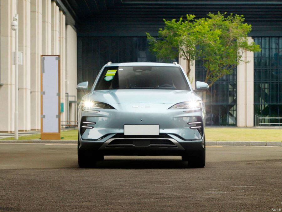 Электромобиль BYD Song PLUS EV 605 KM Flagship Plus, вид спереди