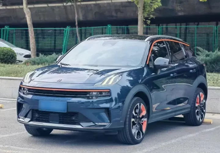 Lynk & Co 06 с пробегом 38600 км
