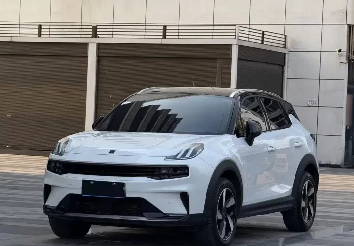 Lynk & Co 06 с пробегом 27305 км