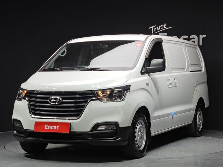 Hyundai Starex Van 3-Seater, 2021 KMFWBX7KBMU193550