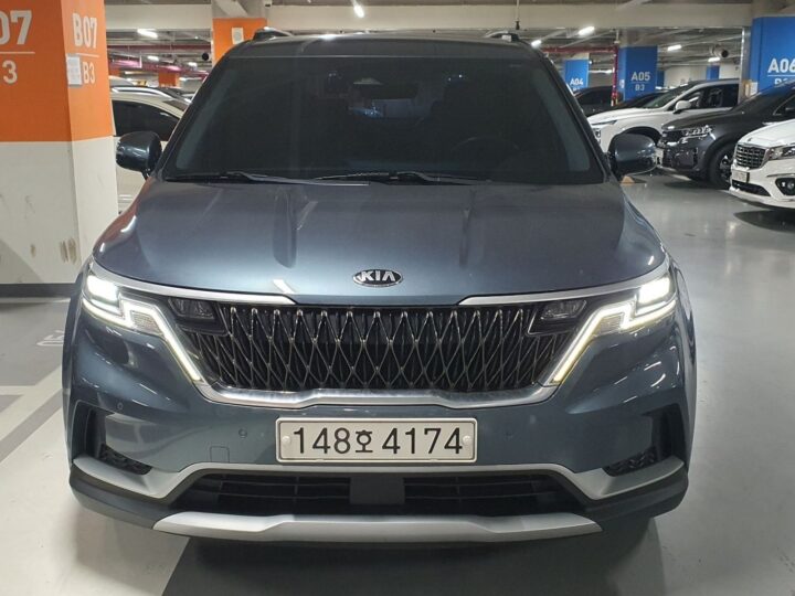 Carnival 4Th Generation 9 -Seater Prestige KNANB81BBMS108188