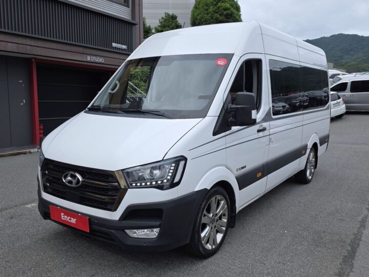 Solati 15 -Seater Luxury KMJUG17RPNC005079